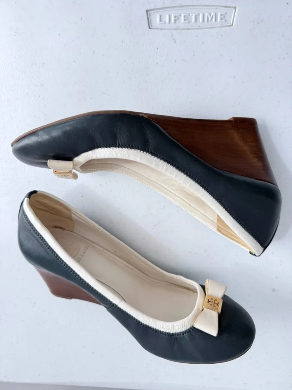 Tory Burch Shoes Sally Two Tone Leather Wedge Pumps Navy Ivory 6.5 / 36.5 Preppy - Picture 13 of 16